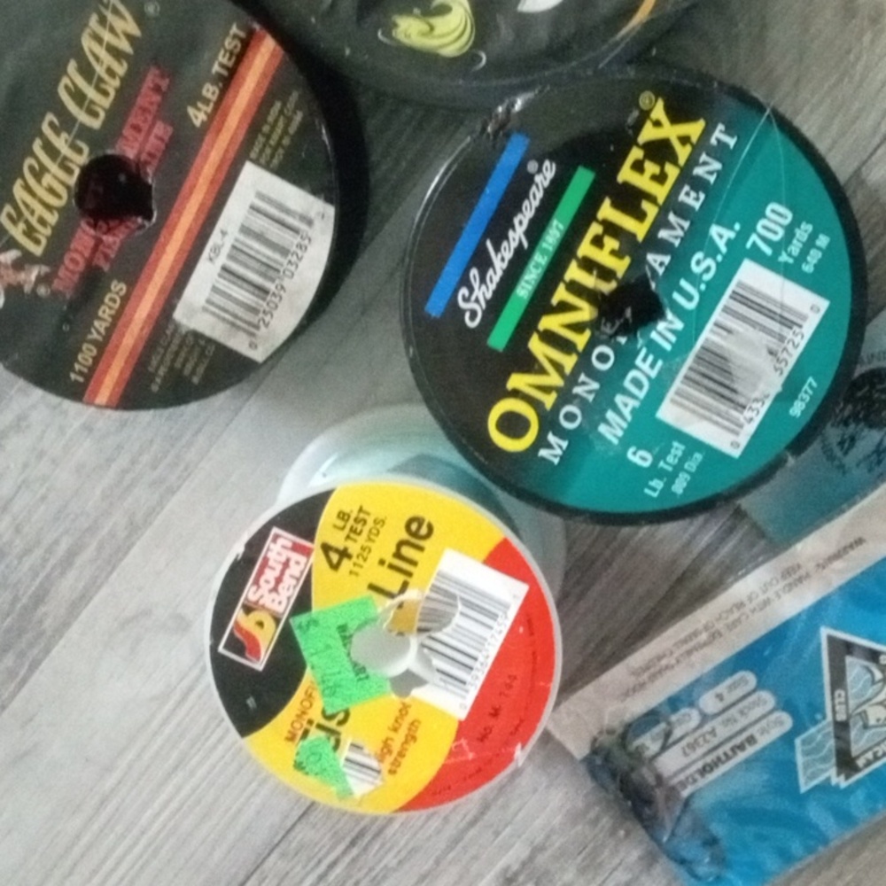 Fishing accessories bundle - Picture 3 of 11